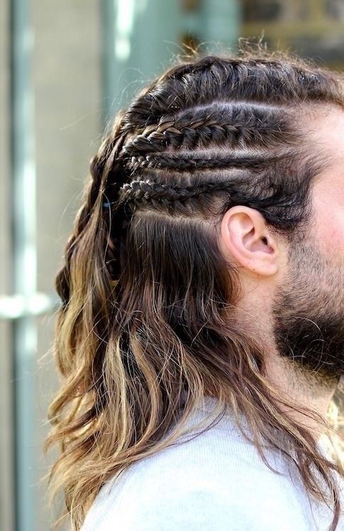 Tresses viking homme : 39 coupes de cheveux inspirées des Vikings en 2023 13