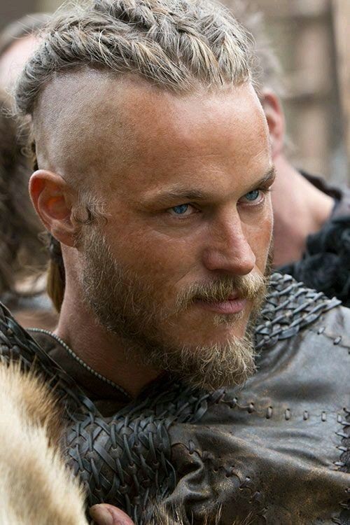 Tresses viking homme : 39 coupes de cheveux inspirées des Vikings en 2023 29