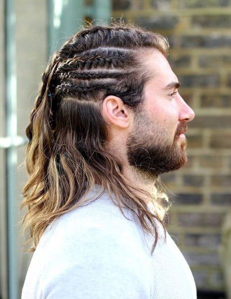 Tresses viking homme : 39 coupes de cheveux inspirées des Vikings en 2023 31
