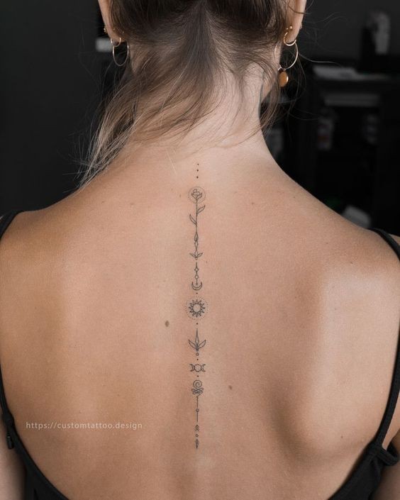 14 Tatouages minimalistes féminins pour le dos 1