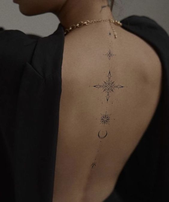 14 Tatouages minimalistes féminins pour le dos 2 14 Tatouages minimalistes féminins pour le dos 2