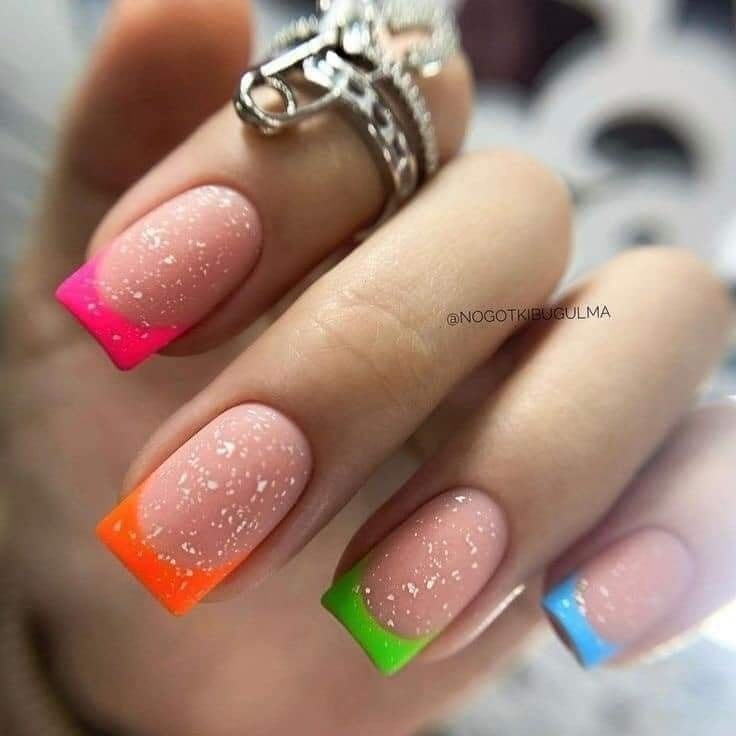 27 idées de nail art pour des ongles colorés 7