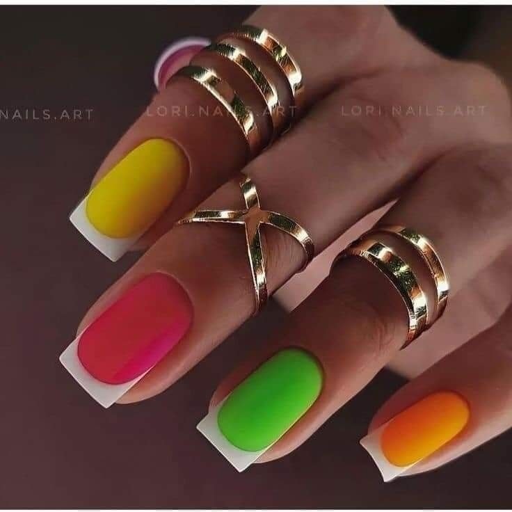 27 idées de nail art pour des ongles colorés 14