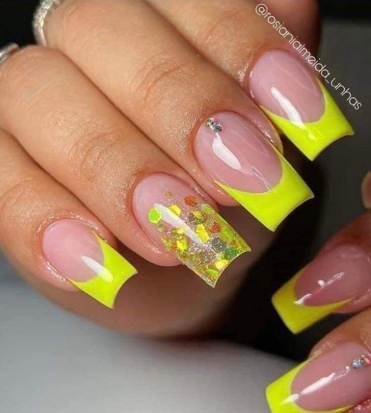 27 idées de nail art pour des ongles colorés 19
