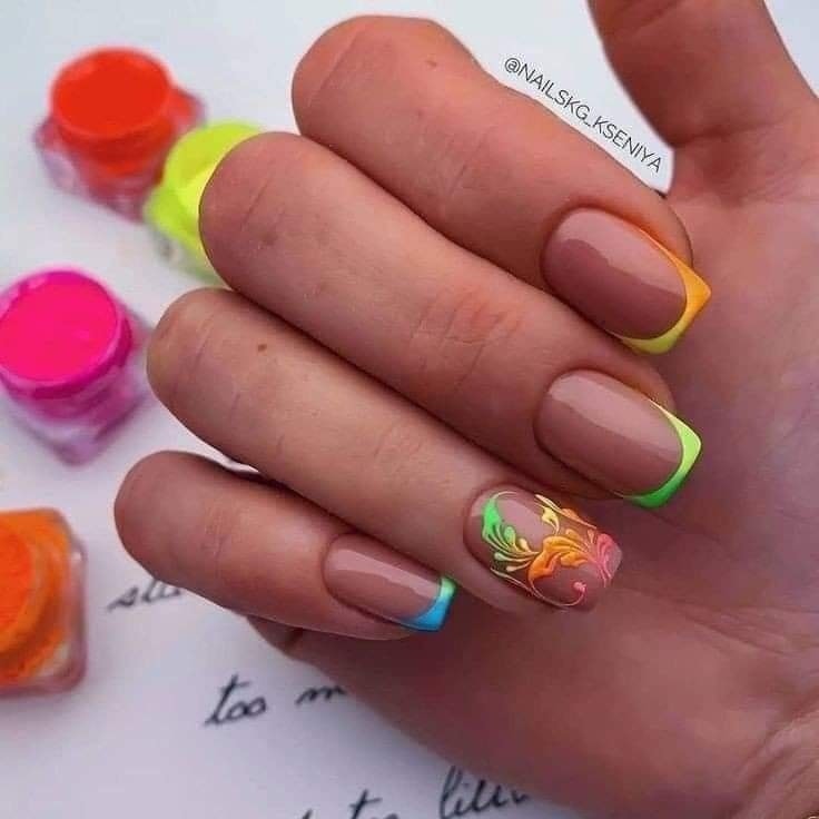 27 idées de nail art pour des ongles colorés 20