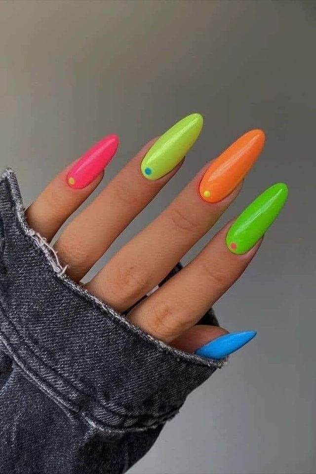 27 idées de nail art pour des ongles colorés 25