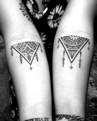 20 tatouages triangle femme super inspirants 20