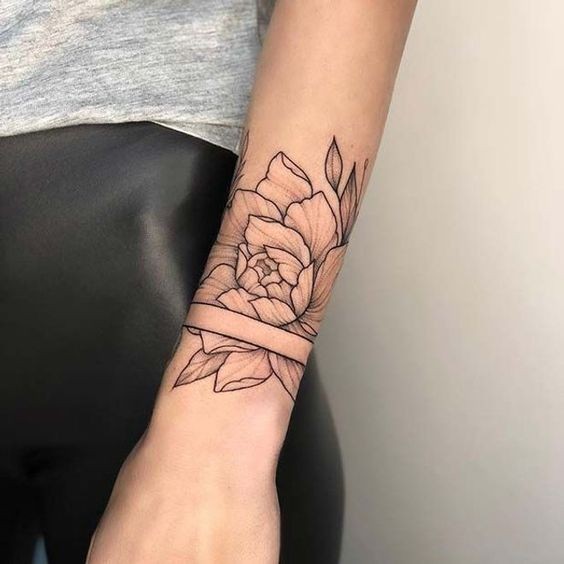57 idées uniques de tatouage d'avant-bras pour les femmes 3