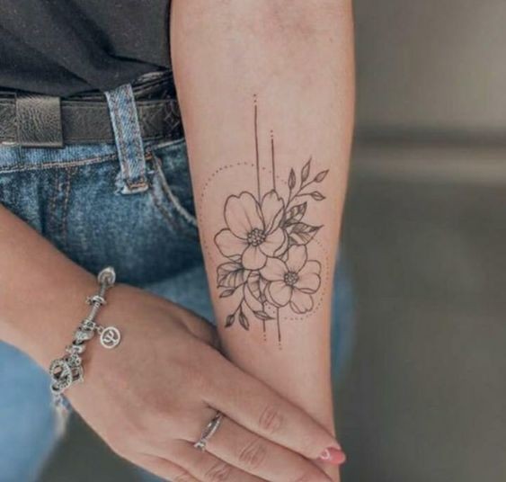 57 idées uniques de tatouage d'avant-bras pour les femmes 5