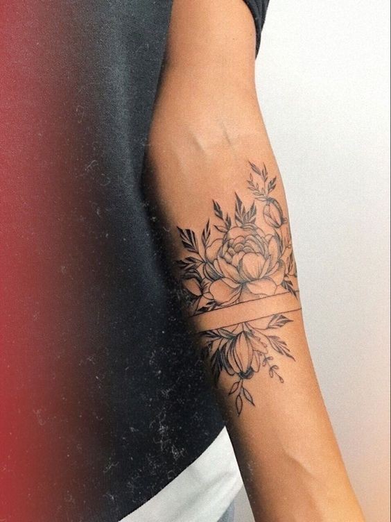57 idées uniques de tatouage d'avant-bras pour les femmes 7