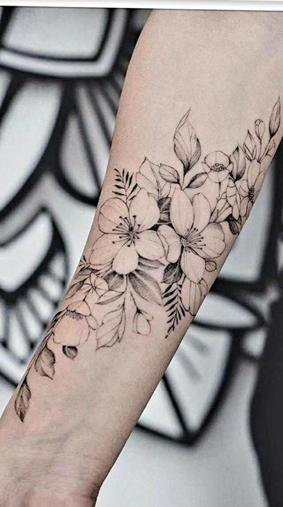 57 idées uniques de tatouage d'avant-bras pour les femmes 8