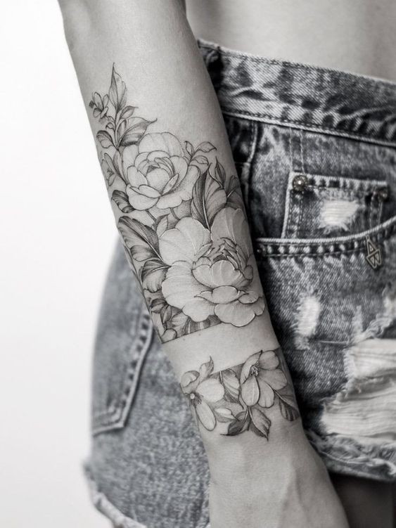 57 idées uniques de tatouage d'avant-bras pour les femmes 9