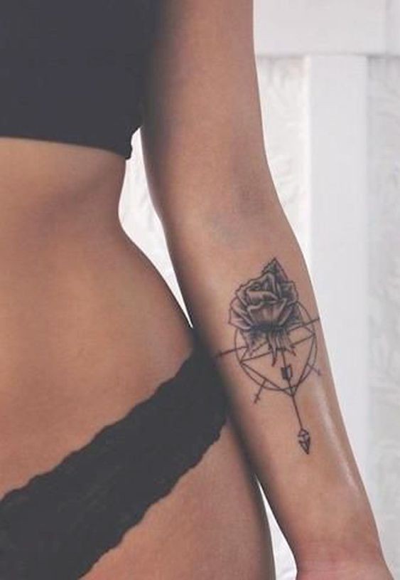 57 idées uniques de tatouage d'avant-bras pour les femmes 11