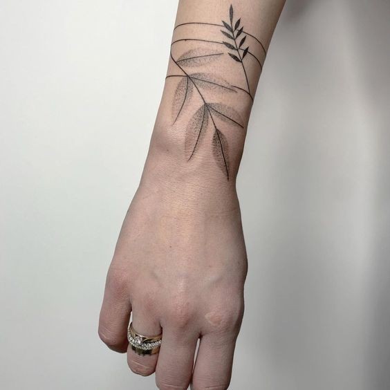 57 idées uniques de tatouage d'avant-bras pour les femmes 35