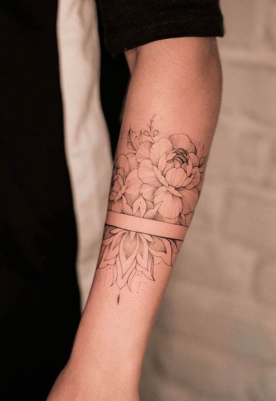 57 idées uniques de tatouage d'avant-bras pour les femmes 39