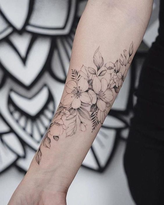 57 idées uniques de tatouage d'avant-bras pour les femmes 40