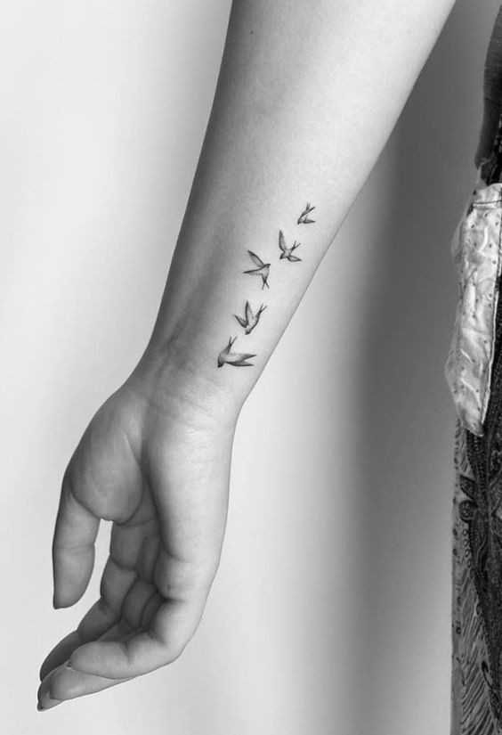 57 idées uniques de tatouage d'avant-bras pour les femmes 43