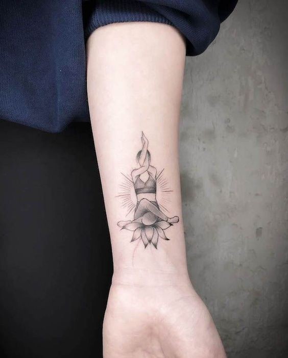 57 idées uniques de tatouage d'avant-bras pour les femmes 45