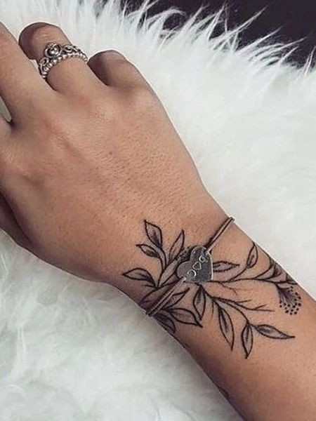 57 idées uniques de tatouage d'avant-bras pour les femmes 27