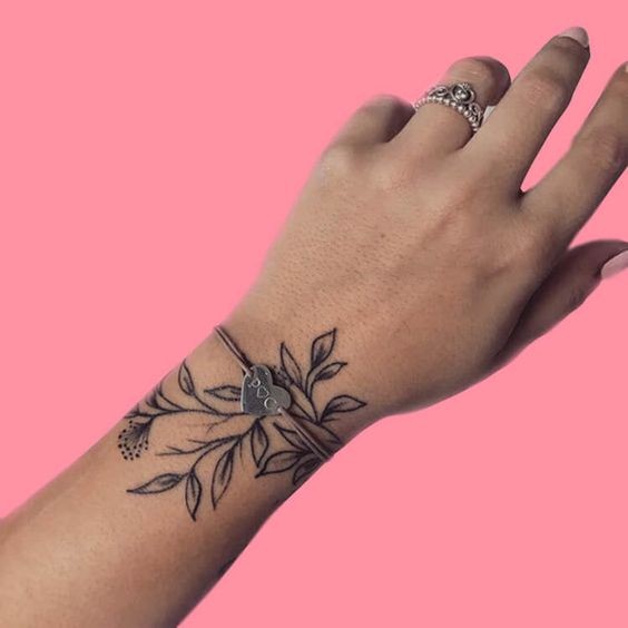57 idées uniques de tatouage d'avant-bras pour les femmes 28
