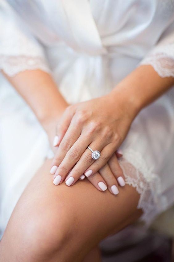 Les 60 plus belles idées de manucure de mariée vues sur Pinterest 19