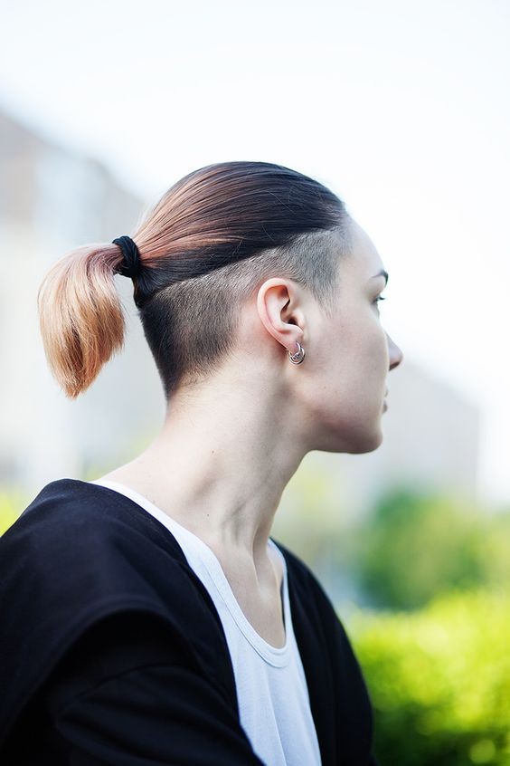 Les 70 coiffures Undercut pour femmes les plus cool à essayer en 2023 42
