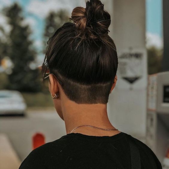 Les 70 coiffures Undercut pour femmes les plus cool à essayer en 2023 6