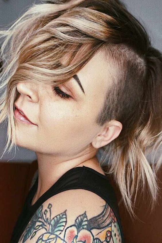 Les 70 coiffures Undercut pour femmes les plus cool à essayer en 2023 69