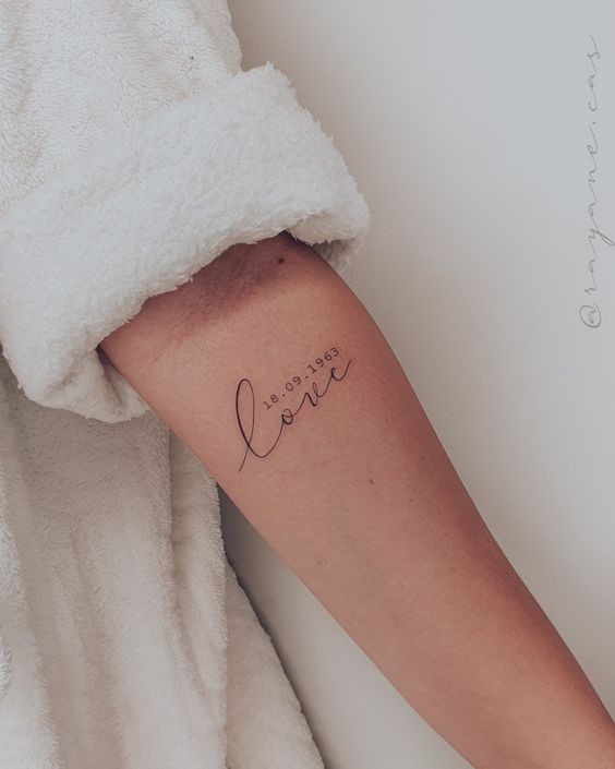 32 Tatouages date de naissance discrets & originaux 22