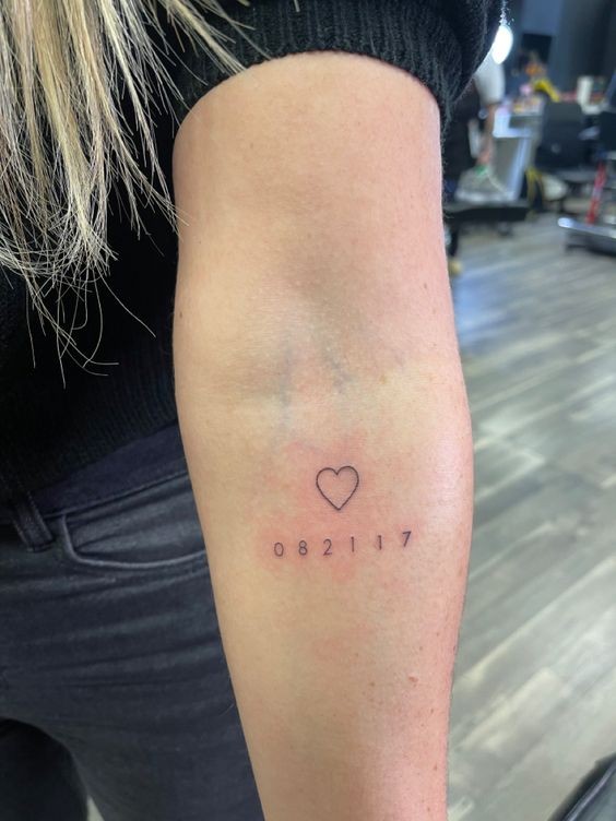 32 Tatouages date de naissance discrets & originaux 12