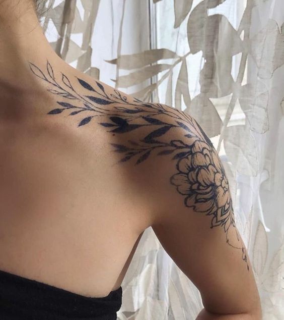 Tatouage Fleur Epaule Discret