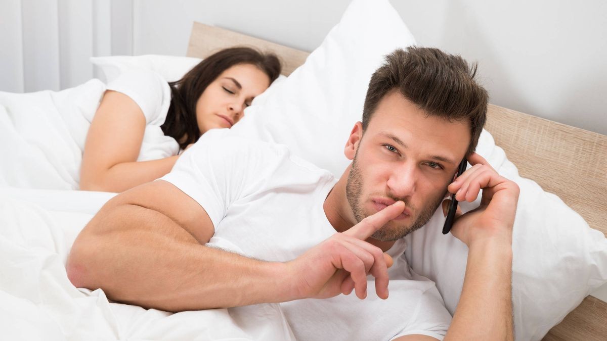 Pourquoi un homme cache qu'il a une copine