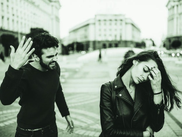 Pourquoi un homme cache qu'il a une copine
