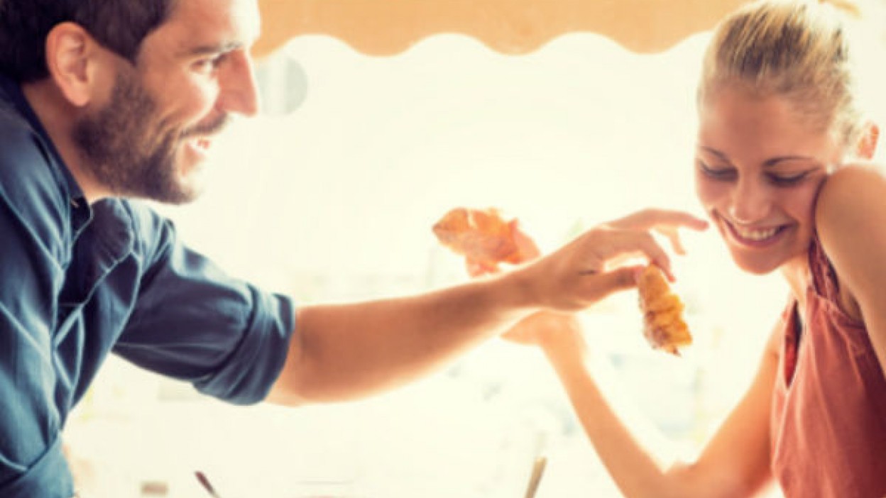 Pourquoi un homme cache qu'il a une copine