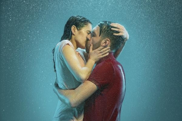 How does a man feel when he kisses 3 How does a man feel when he kisses 3