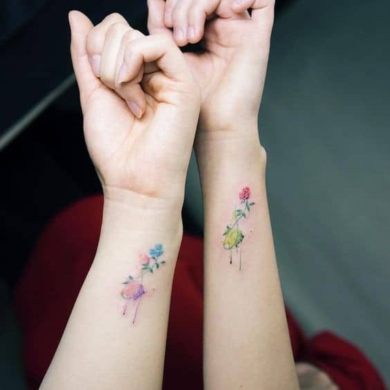 25 tatouages ?fleurs meilleure amie pour créer des liens 11