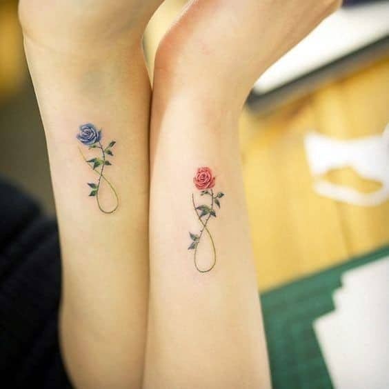 25 tatouages ?fleurs meilleure amie pour créer des liens 17