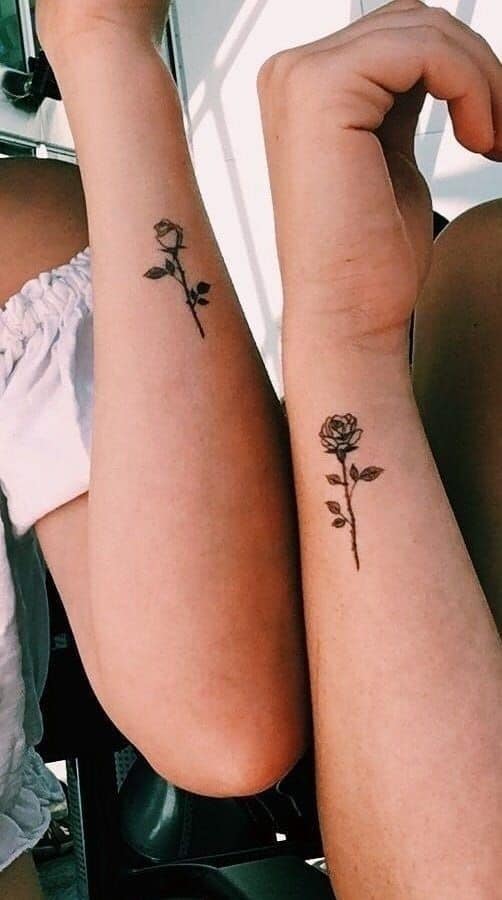 25 tatouages ?fleurs meilleure amie pour créer des liens 18