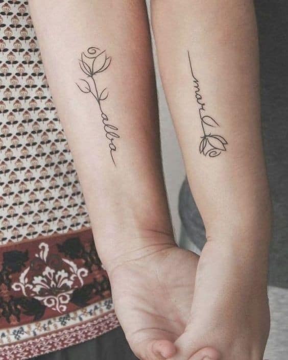 25 tatouages ?fleurs meilleure amie pour créer des liens 19