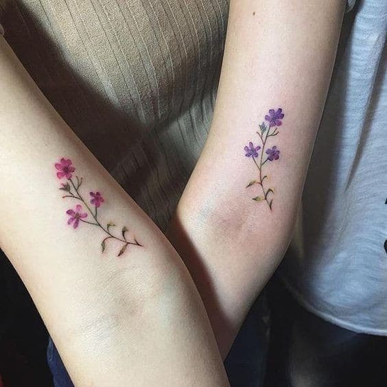 25 tatouages ?fleurs meilleure amie pour créer des liens 24