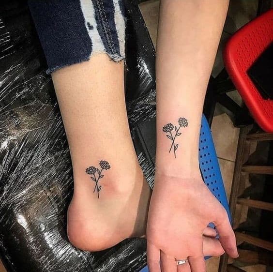 25 tatouages ?fleurs meilleure amie pour créer des liens 7