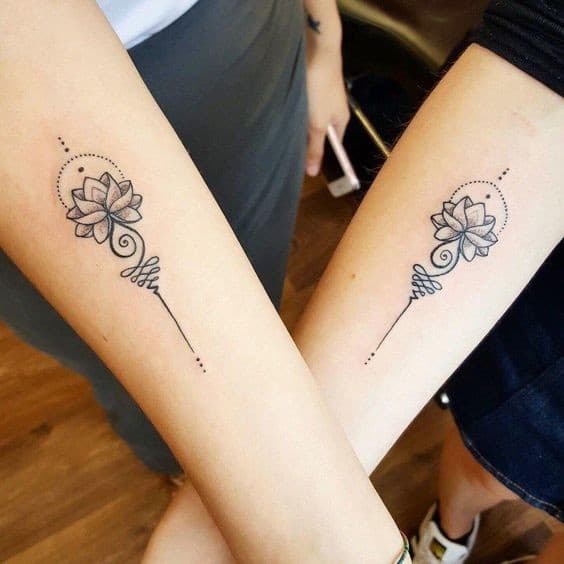 25 tatouages ?fleurs meilleure amie pour créer des liens 9