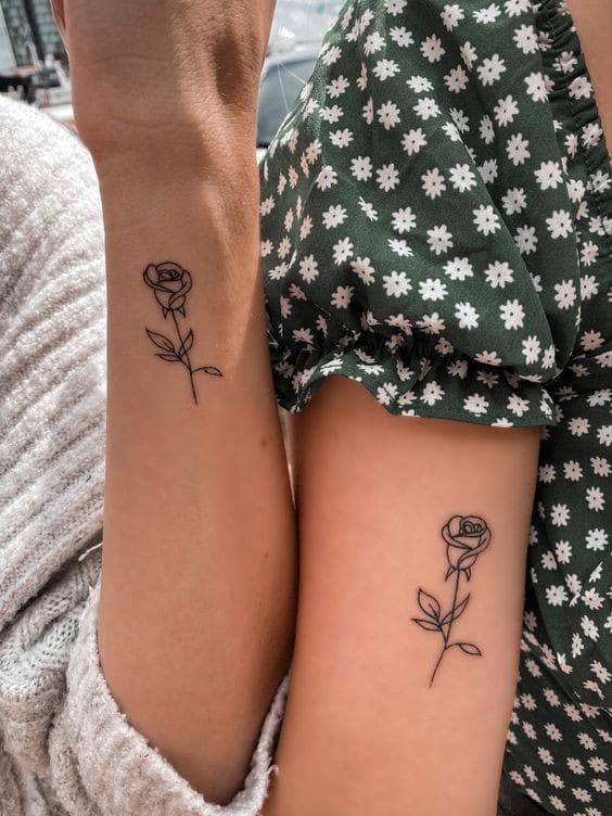 25 tatouages ?fleurs meilleure amie pour créer des liens 10