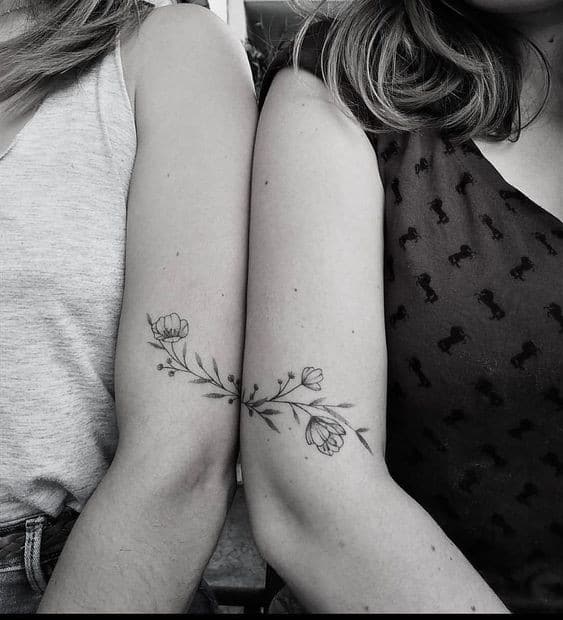 25 tatouages ?fleurs meilleure amie pour créer des liens 1