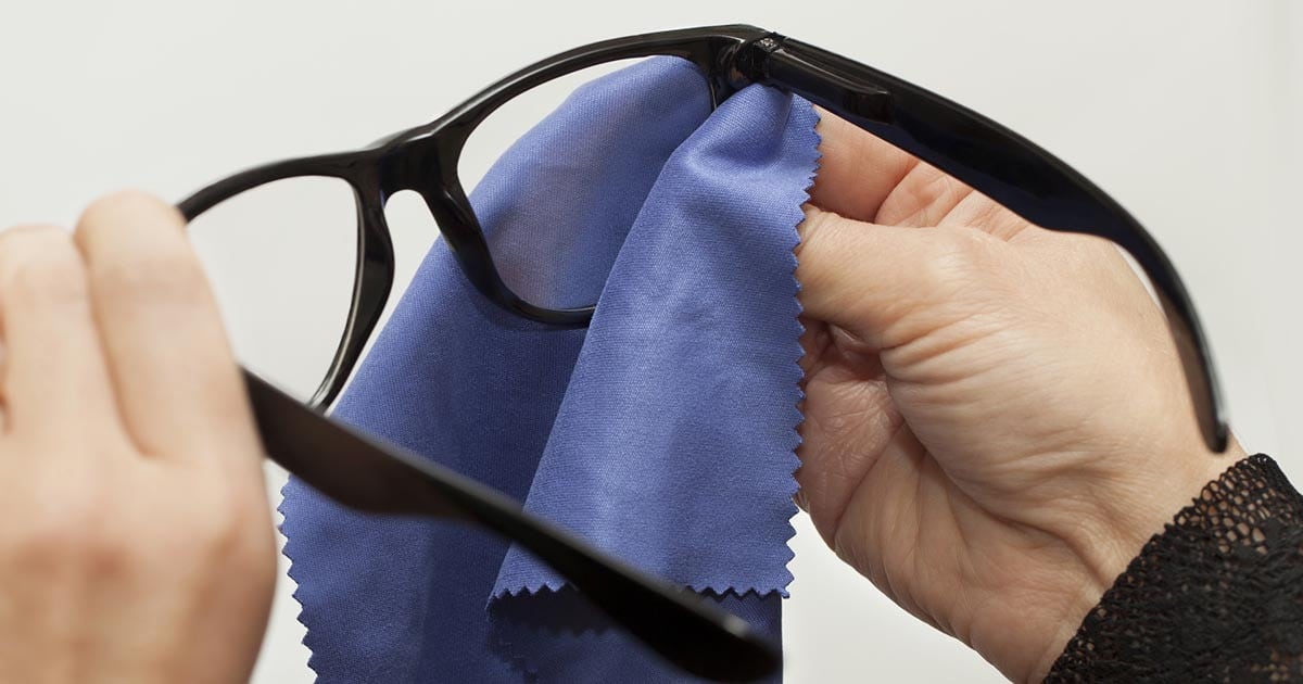 6 Astuces pour nettoyer ses lunettes facilement 2