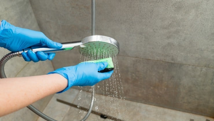Jetez une tablette de lave-vaisselle dans la douche – la raison est surprenante 3