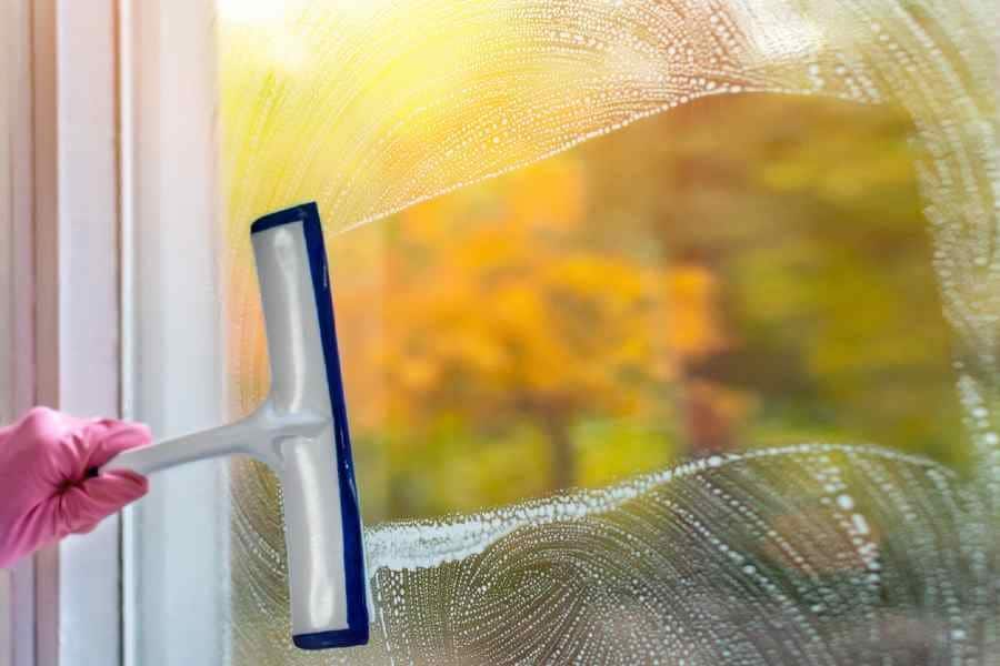 Le guide ultime pour nettoyer les fenêtres extérieures inaccessibles sans effort 3