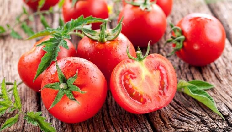 Tomates et basilic, ce qui arrive au corps si vous les mangez ensemble : inattendu 2