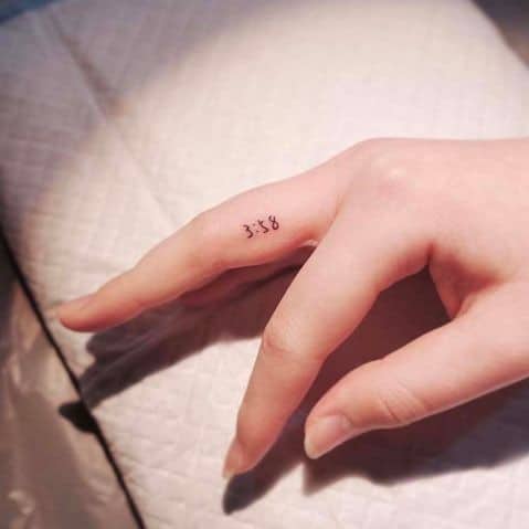 21 petits tatouages minimalistes avec de grandes significations 19