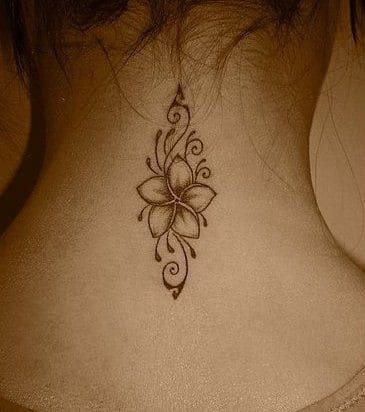 17 Styles de tatouages nuque femme & leurs significations 12